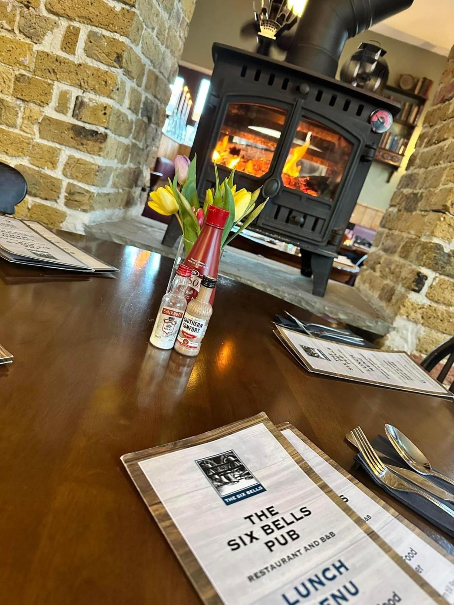 ローチェスター The Six Bells Bed & Breakfast エクステリア 写真
