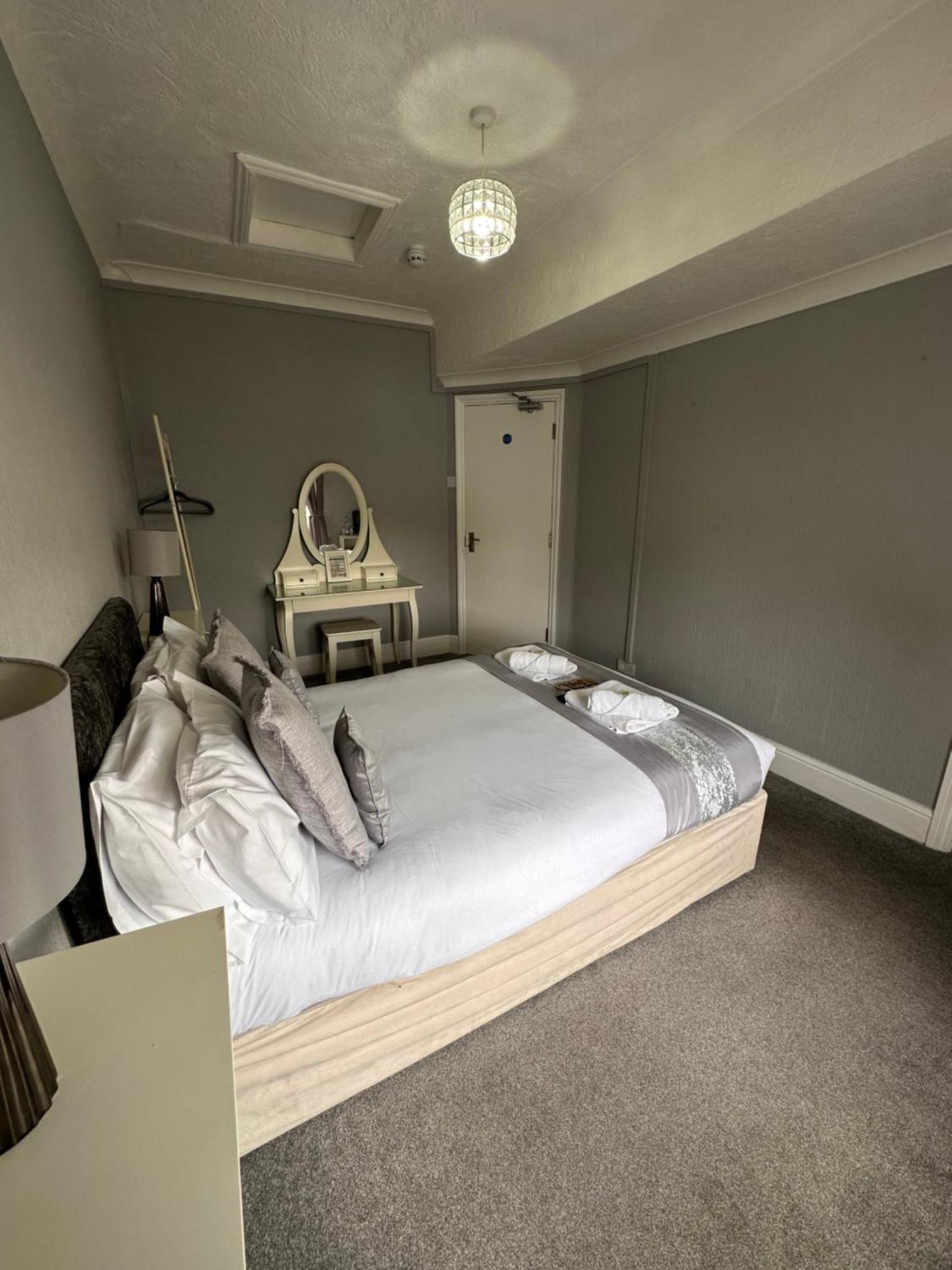 ローチェスター The Six Bells Bed & Breakfast エクステリア 写真
