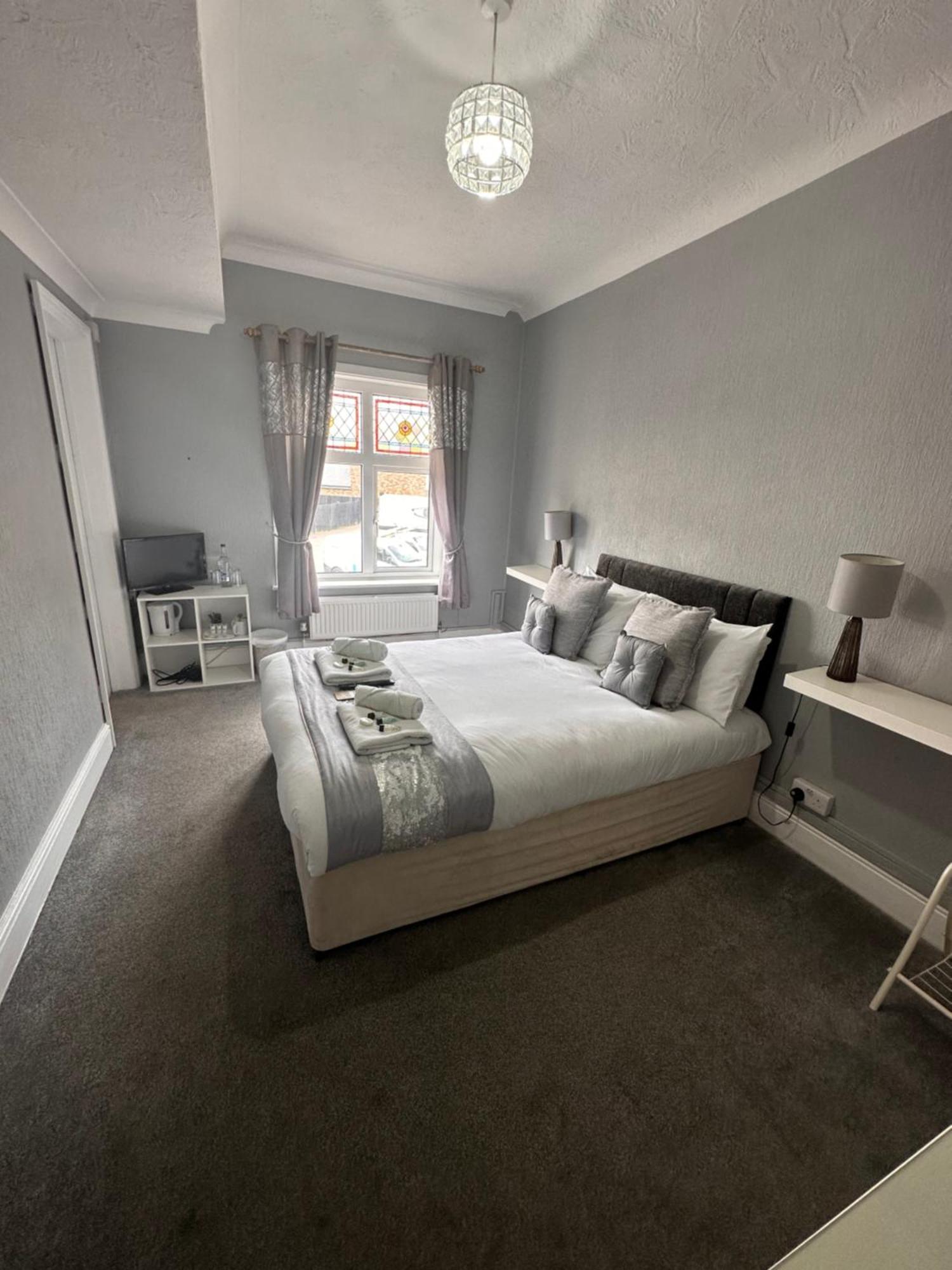 ローチェスター The Six Bells Bed & Breakfast エクステリア 写真