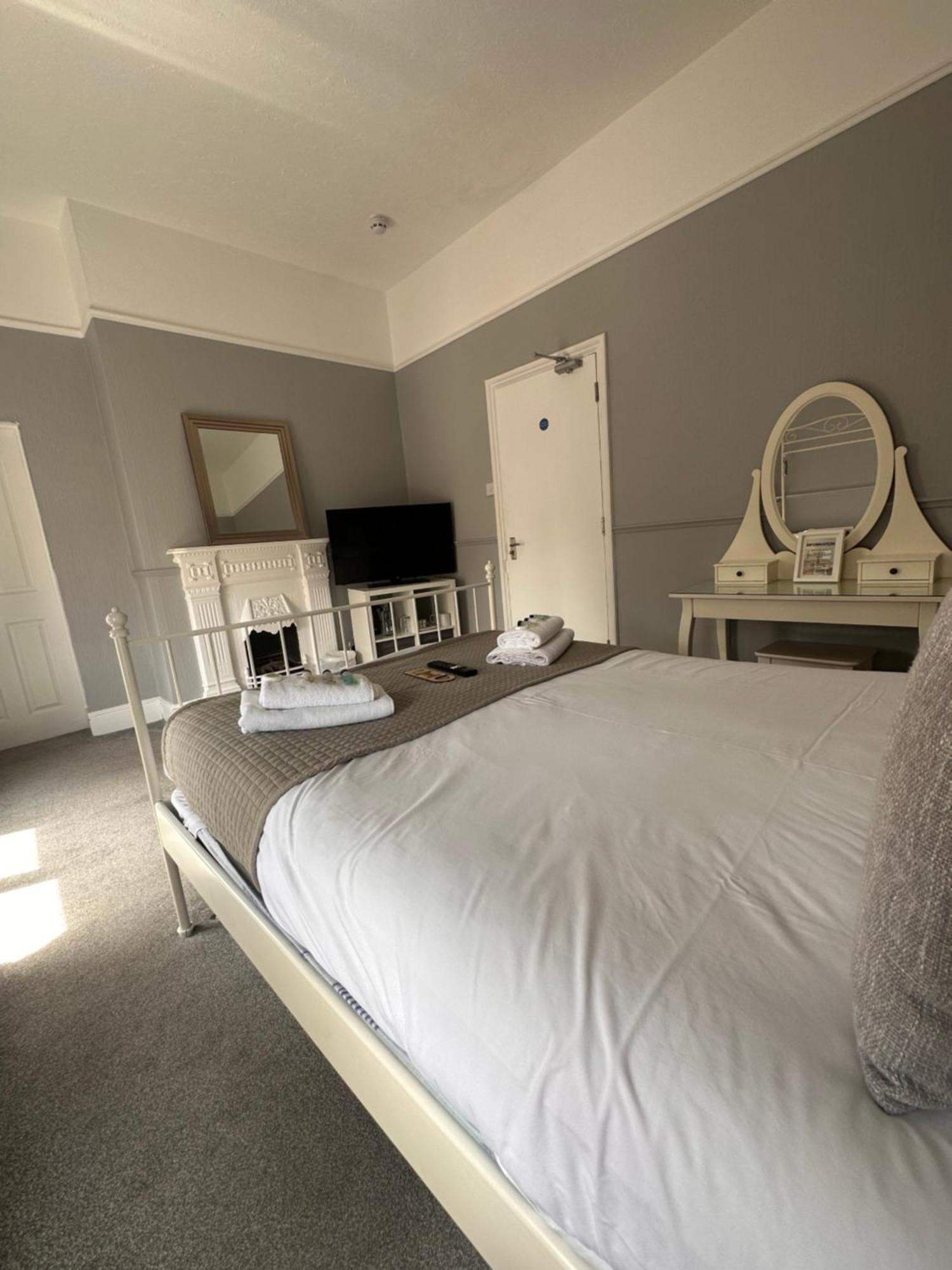 ローチェスター The Six Bells Bed & Breakfast エクステリア 写真