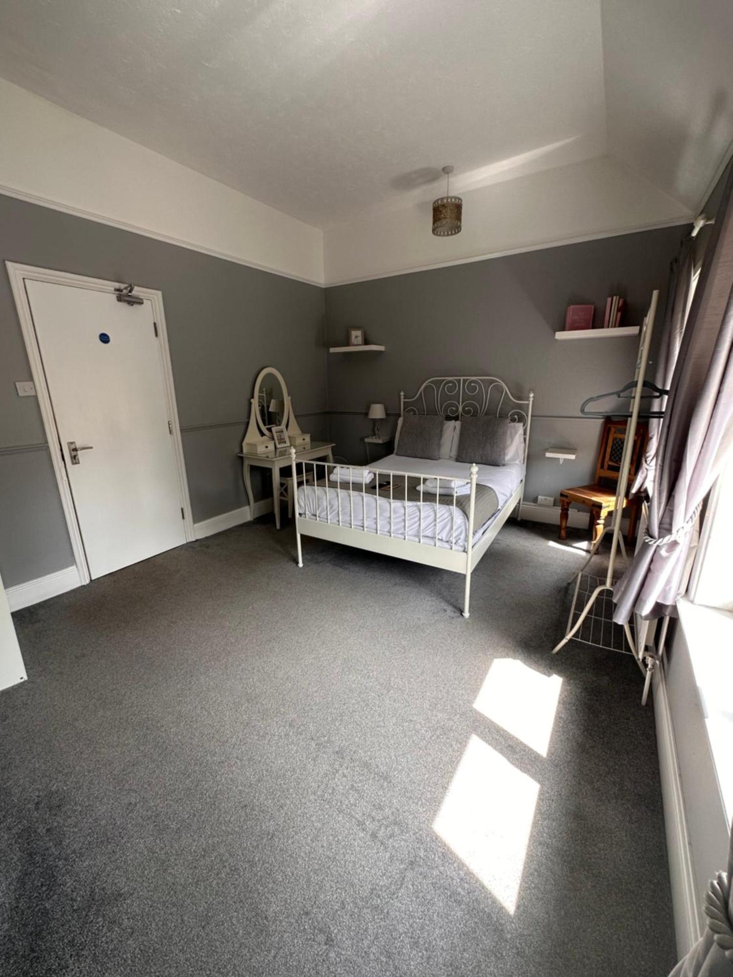 ローチェスター The Six Bells Bed & Breakfast エクステリア 写真
