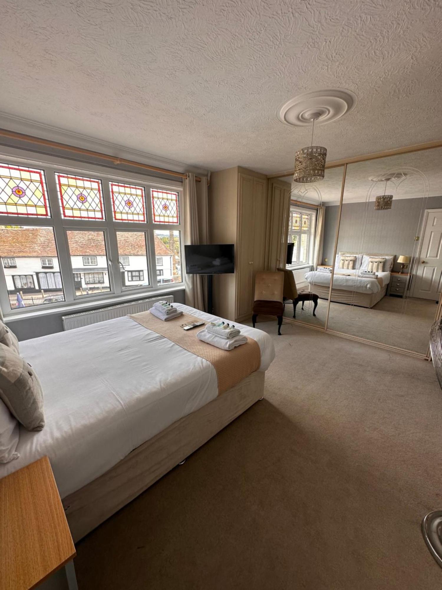 ローチェスター The Six Bells Bed & Breakfast エクステリア 写真
