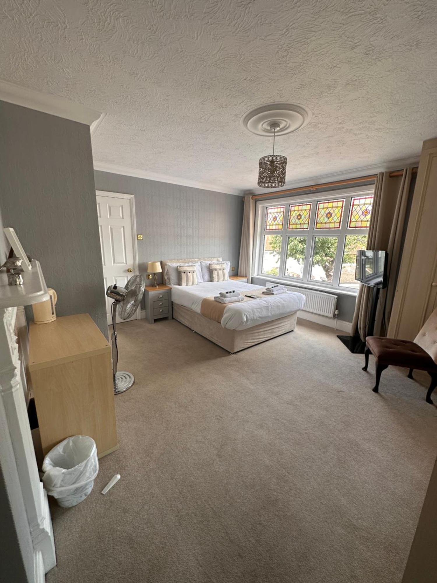ローチェスター The Six Bells Bed & Breakfast エクステリア 写真